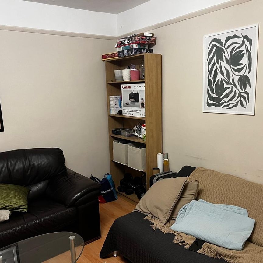Room in a Shared Flat, Clowes House, SW4 - Photo 1