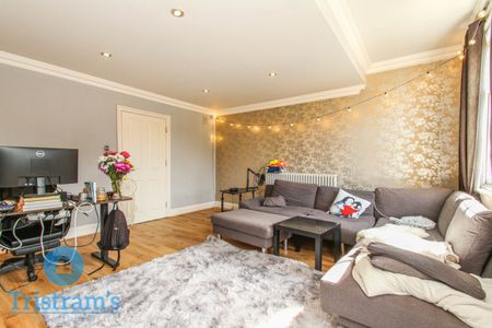 2 bed Penthouse for Rent - Photo 3