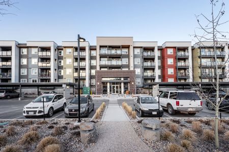 3bed, 3bath Furnished U3 Condo steps from UBCO - Photo 3