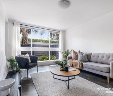 Boutique Beauty in a Blue-Chip Locale - Photo 1