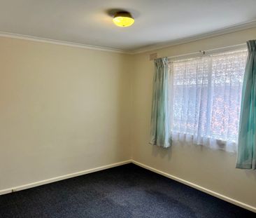 This charming 2-bedroom unit is perfect for those seeking comfort a... - Photo 4