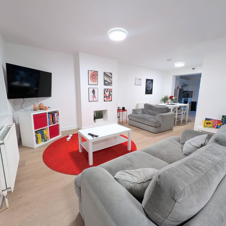 3 Bed Terrace House - Photo 1