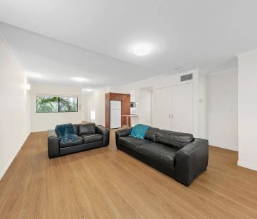 SPACIOUS 2 BEDROOM APARTMENT! - Photo 3