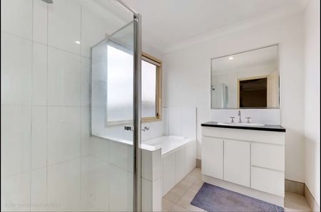 Sydenham - Photo 4