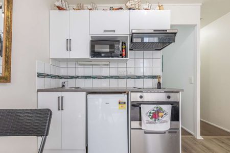 2 Bedrooms on Hobson Street - Photo 4