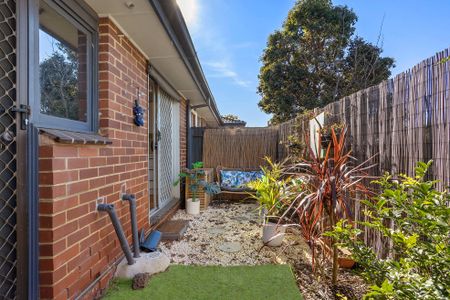 Light-Filled Bayside Beauty - One-Bedroom Unit in Mentone - Photo 5