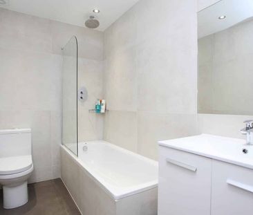 Oliver Close, W4, London - Photo 1