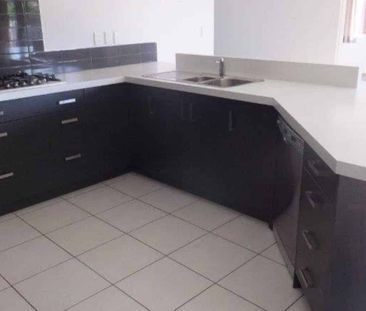 Spacious 4 bedroom in Rototuna - Photo 2