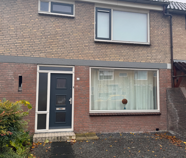 Ruime tussenwoning in Nieuw-Beijerland. - Photo 1