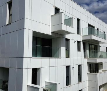 Prima închiriere – Apartament de 3 cam, premium în spatele bvd Decebal - Photo 2