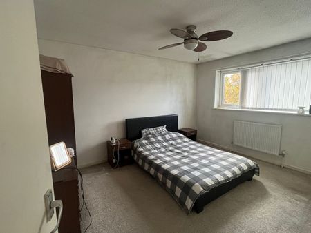 4 Bed Terraced House, Gertrude Close, M5 - Photo 2