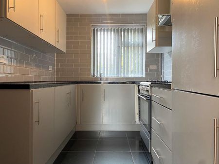 3 bedroom end of terrace house to rent - Photo 4