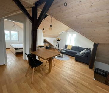 Möblierte 3.5-Zimmer-Dachwohnung mit traumhafter Bergsicht - Photo 1