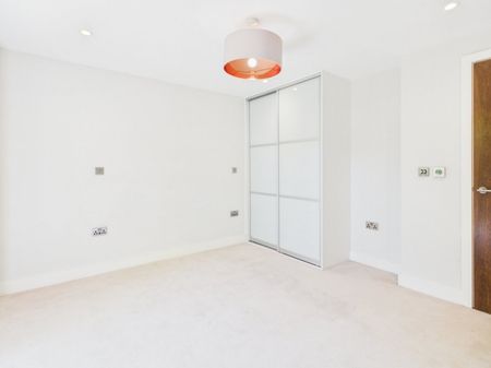 Station Road, Gerrards Cross, Buckinghamshire,SL9 - Photo 4