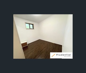 9 Fields Road, Macquarie Fields, NSW 2564 - Photo 6