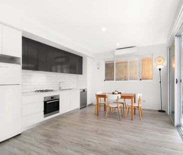 Modern Home in a Quiet, Leafy Setting - Photo 3