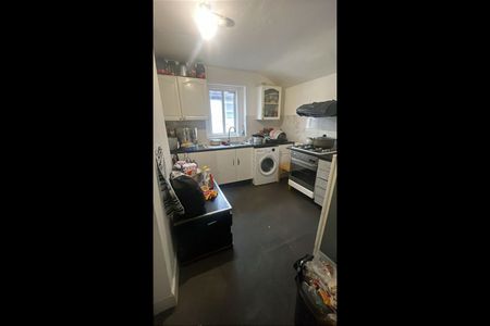 Room in a Shared House, Katherine Road, E6 - Photo 4