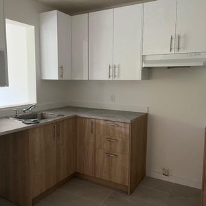 51/2 Québec**Charlesbourg**Ascenseur**Insonorisé**Rénové**Non fumeur**Libre décembre et janvier**1350$ Non chauffé - Photo 2