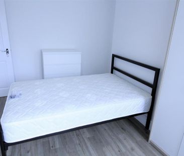 4 bedroom private hall to rent - Photo 3