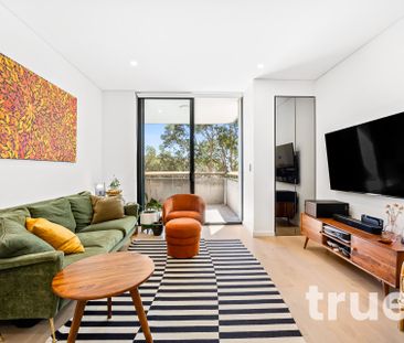 STUNNING APARTMENT IN PRIME LOCATION - Photo 2