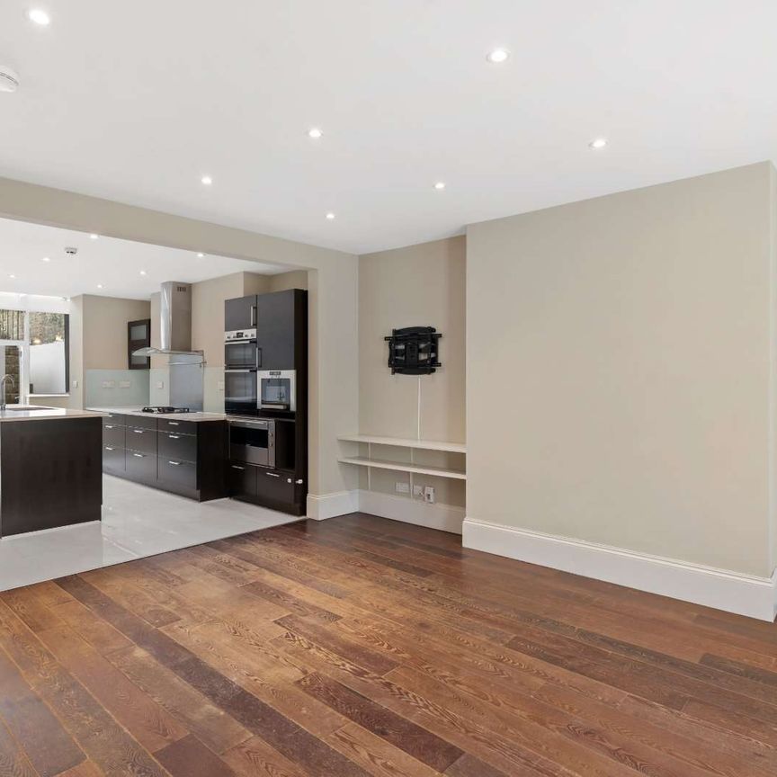 A spacious family house located close to Portobello Road and Westbourne Grove - Photo 1