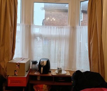 4 Bed Semi-Detached House, Mordaunt Road, SO14 - Photo 1