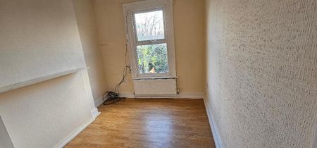 3 Bed Semi-Detached House, Sangley Road, SE6 - Photo 2