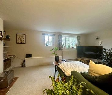 Binsted Place Cottage, River Hill, Binsted, Alton, Hampshire, GU34 - Photo 2