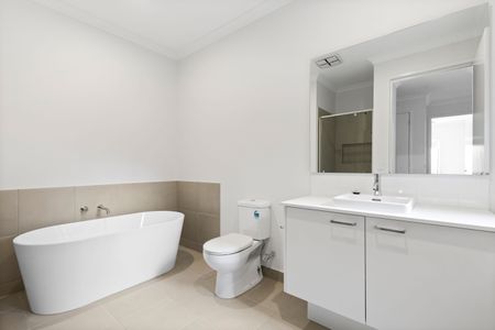 Stunning 4-Bedroom Home with Modern Amenities in Heart of Wollert! - Photo 5