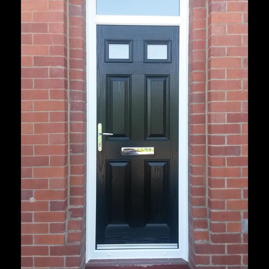 Room in a Shared House, Strawberry Road, M6 - Photo 1