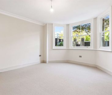 A newly refurbished three bedroom flat within an imposing Victorian... - Photo 6