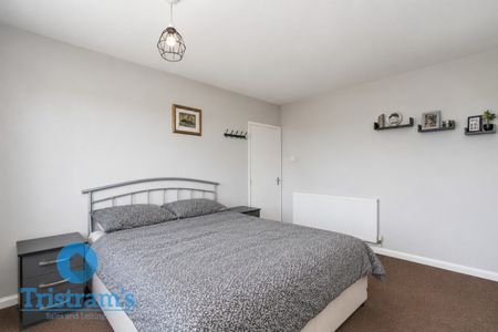3 bed Flat for Rent - Photo 4