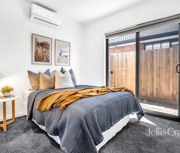 A Private, Light-Filled Townhome - Photo 3