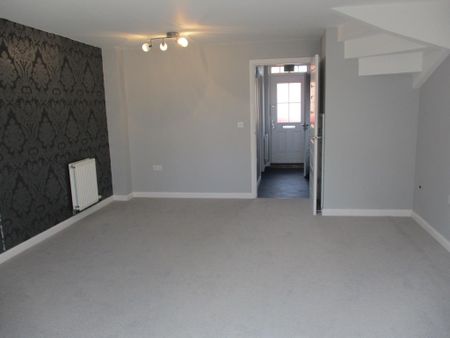 3 bedroom semi-detached house to rent - Photo 2