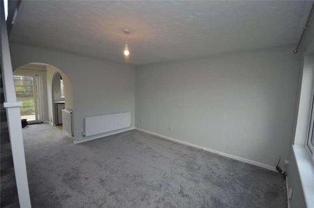 Kerry Close, Ramleaze, Swindon, SN5 - Photo 2