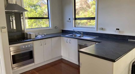 3 BEDROOM FAMILY HOME! - Photo 3