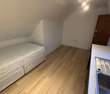 Bedsit, Sumatra Road, NW6 - Photo 2