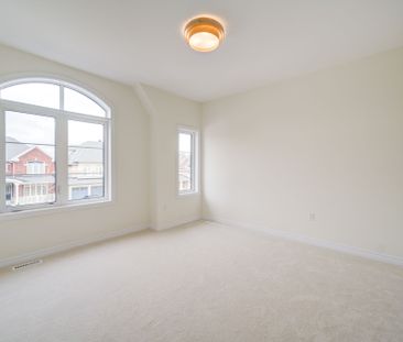 For Lease - 19 Kane Crescent, Aurora, Ontario - Photo 2