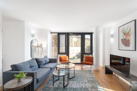 St Georges Apartments, Brentford, TW8 flat to rent - Photo 2