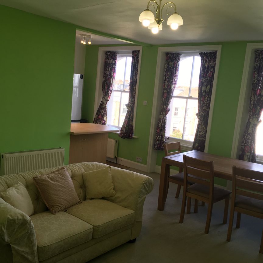 2 bed Flat in Warwick Avenue Flat, London, W9 2PR - Photo 1