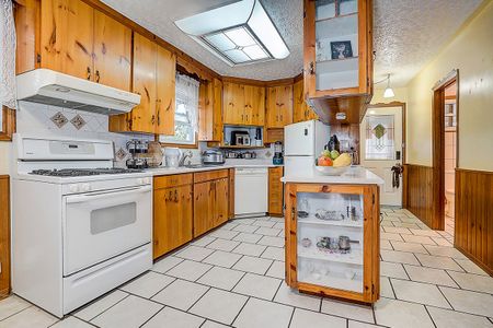 For Lease - 381 Water Drive, Georgina, Ontario - Photo 5