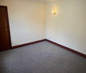 Price £800 pcm - Available Now - Unfurnished - Photo 3