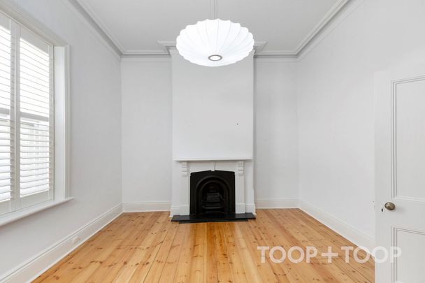 REFINED HERITAGE LIVING IN PRESTIGIOUS WALKERVILLE - Photo 1