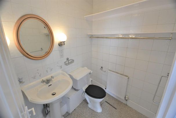 1 bedroom in a house share to rent - Photo 1