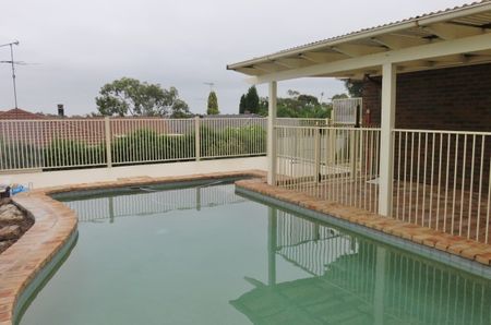 GREAT FAMILY HOME WITH POOL - Photo 3