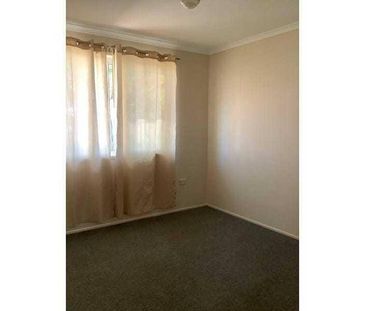 3 BEDROOM DUPLEX CLOSE TO TOWN!! - Photo 2