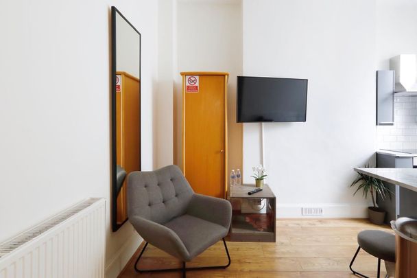 Studio Flat, Church Road, BN3 - Photo 1