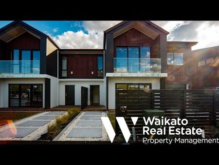 Near New Luxurious 3-Bedroom Home - Photo 3