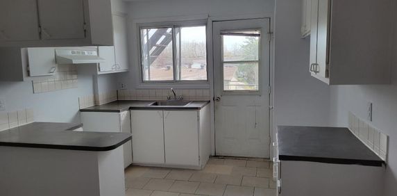 SUPERBE 5 1/2 ensoleillé - Photo 2
