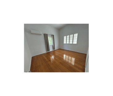 Classic Queenslander with Modern Charm - Photo 1